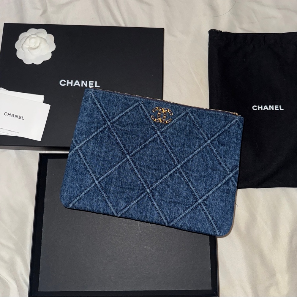 Chanel 19 Blue Denim Medium O Case Gold Hardware Tweed New - Picture 2 of 8